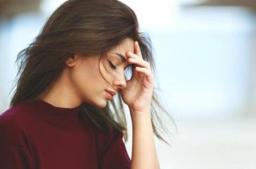 naisen somaattiset oireet: päänsärky