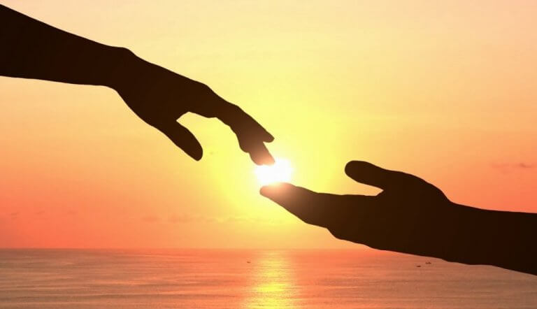 kädet ja aurinko
