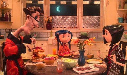 kohtaus elokuvasta Coraline ja toinen todellisuus