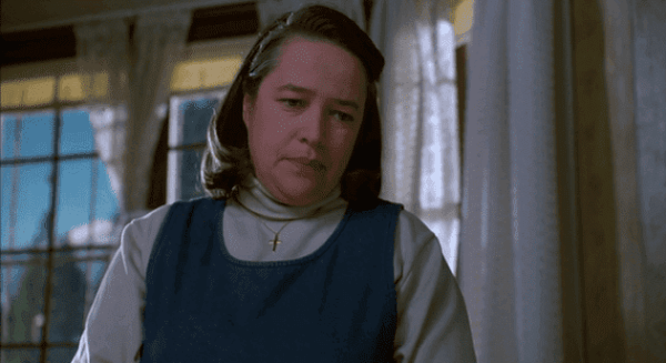 Annie Wilkes risti kaulassaan