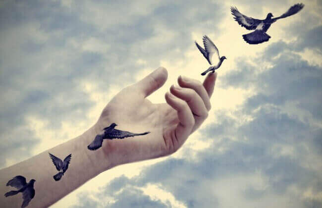 linnut lentävät tatuoinneista