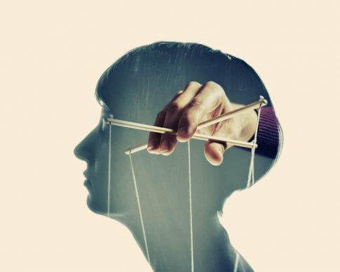 Manipuloivien ihmisten neljä ominaisuutta