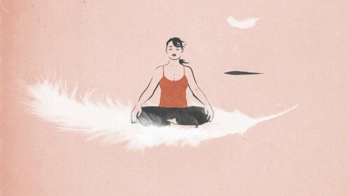 nainen meditoi höyhenen päällä