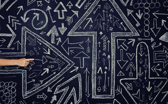 taulu täynnä nuolia