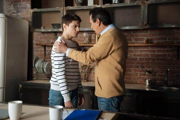 kun vanhemmat pettävät lapsensa: isä toruu poikaa