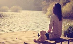 Syyt jatkuvaan hylätyksi tulemisen pelkoon