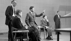 Mitä poliitikot eleillään sanovat