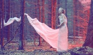 Erityisherkät ihmiset ja tunteiltaan välinpitämättömät perheet