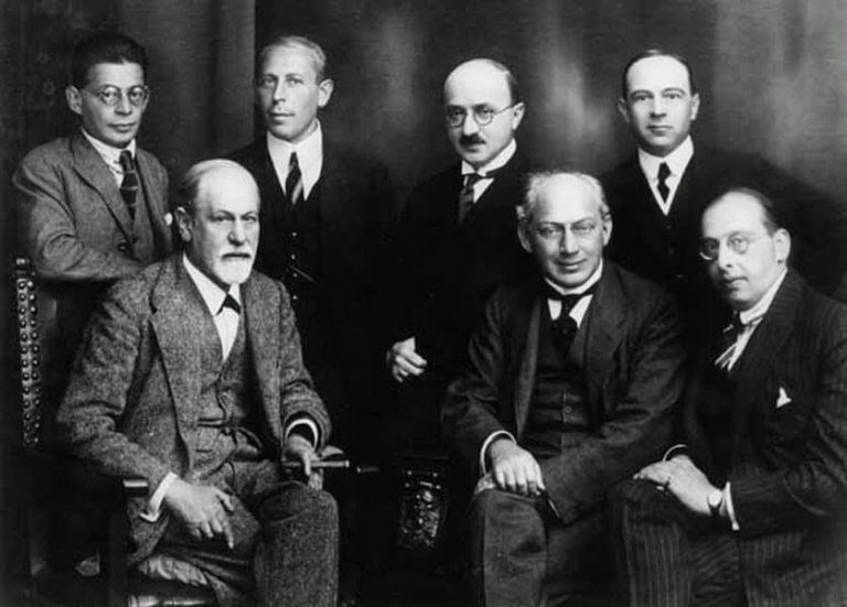 Psykoanalyysikoulukunnat ja niiden tutkijat Freudin jälkeen