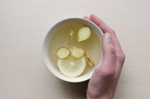 syömishäiriöitä: sitruuna-inkiväärikeitto