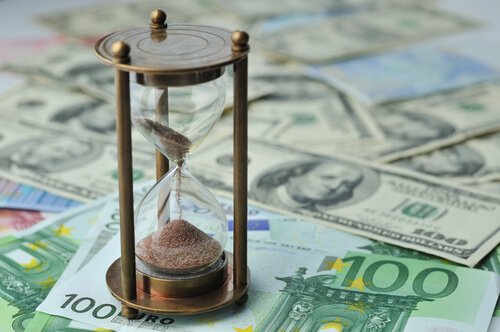 rahaa ja tiimalasi: aika vai raha