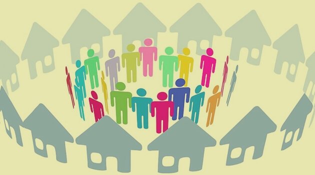 naapurit kokoontuneena pihalle