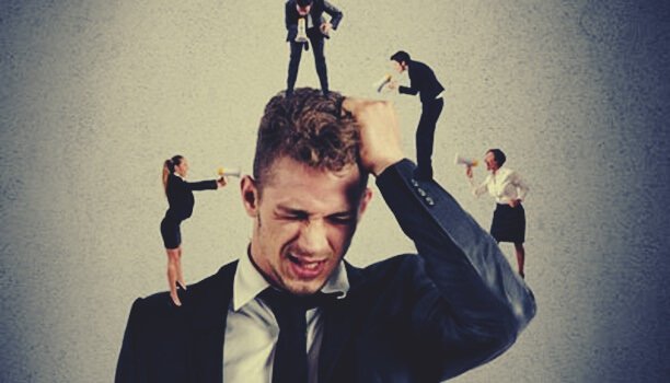 Mikroaggressioiden kohteeksi joutunut mies