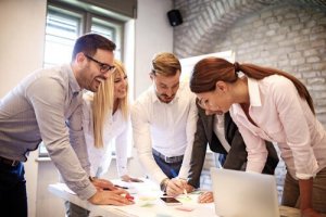 McClellandin tarveteoria johtajuudessa