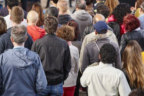 Sosiaaliluokan ja epäinhimillisyyden välinen yhteys