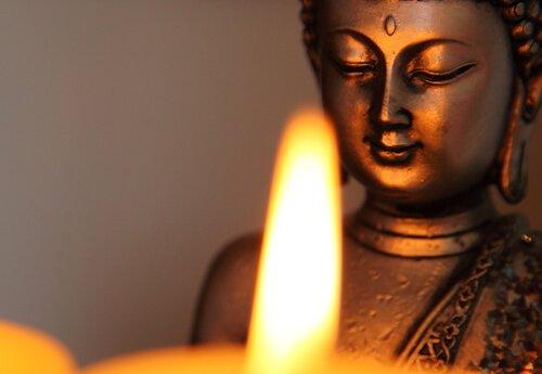 buddhapatsas ja kynttilä