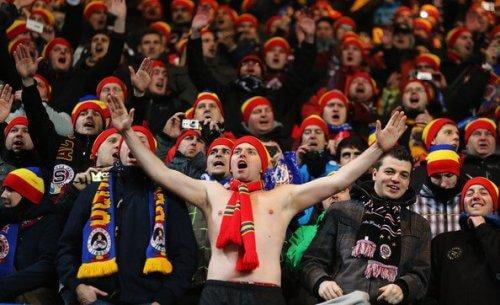 jalkapallojoukkueen kannattajia