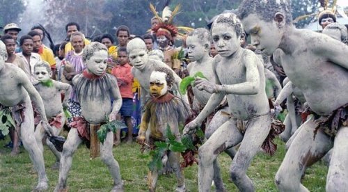 lapsia Papua Uudessa Guineassa