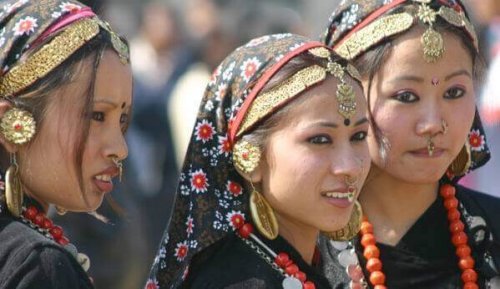 Seksuaaliset perinteet: naisia Nepalissa