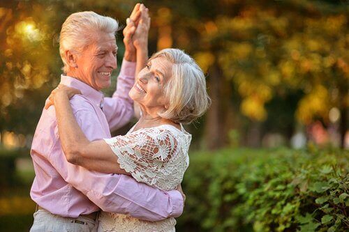 Vanhusten hyvinvointi: mitkä asiat siihen vaikuttavat?