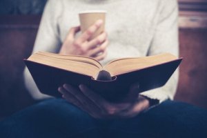 Kuinka elämäkertojen lukeminen hyödyttää psyykkisesti?