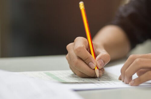 ideologinen ekstremismi ja mielipiteiden muuttaminen