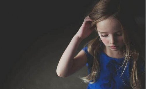 Hiljainen lapsi on usein autoritaarisen kasvatuksen tuote