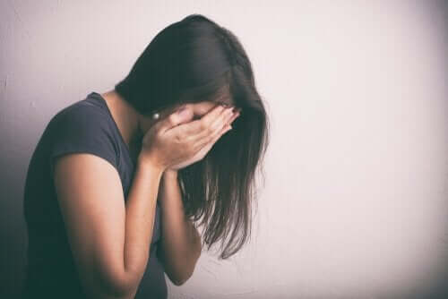 epätoivoinen nainen