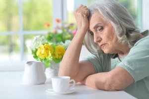 Kuinka unihäiriöt vaikuttavat neurodegeneratiivisiin sairauksiin?