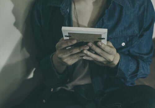 Sisäinen lapsi -terapiassa hyödynnettään valokuvatekniikkaa