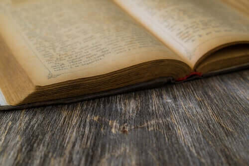 Pierre Teilhard de Chardinin teoksia on käännetty useille eri kielille