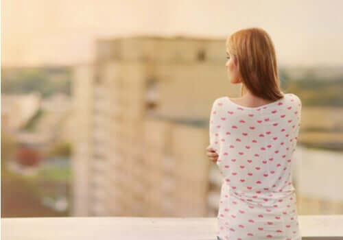 Pyrimme usein kontrolloimaan tunteitamme ja ajatuksiamme joko erilaisten pakenemis- tai taistelustrategioiden kautta