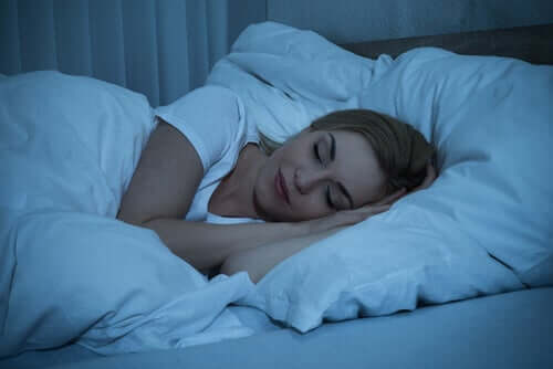 Yöllä lepäämämme aika on se hetki, jolloin aivomme palauttavat käytetyn energian ja käsittelevät päivän aikana saatua tietoa