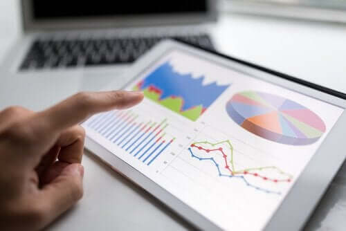 Tilastojen tutkiminen.