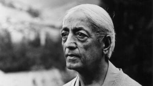 Jiddu Krishnamurti sulki pois uskonnon ja poliittiset ideologiat elämästään