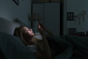 Elektronisten laitteiden ja unihäiriöiden välinen yhteys