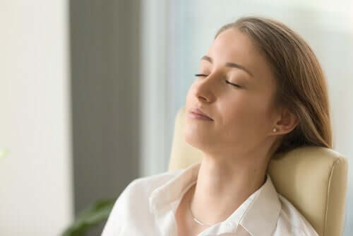 Mindfulnessin säännöllinen harjoittaminen auttaa kohentamaan sekä henkistä että fyysistä hyvinvointia