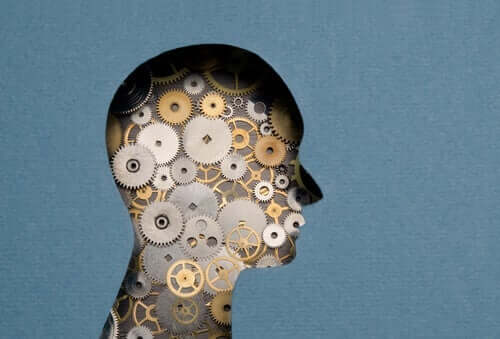 Pää on täynnä rattaita.