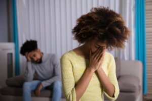 Kymmenen käskyä, joilla käsittelet parisuhteen konflikteja