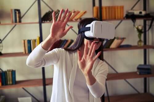 Virtuaalitodellisuus on uutta teknologiaa, jota voidaan hyödyntää neuropsykologisessa kuntoutuksessa