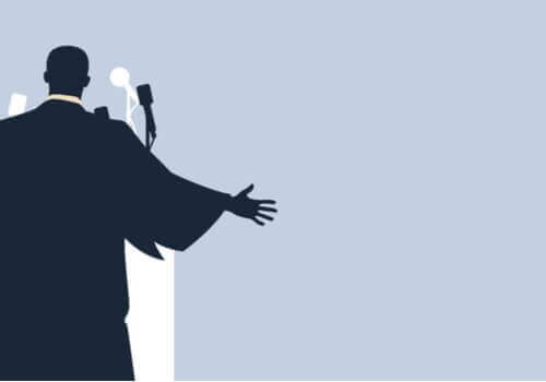 King pitämässä puhetta.