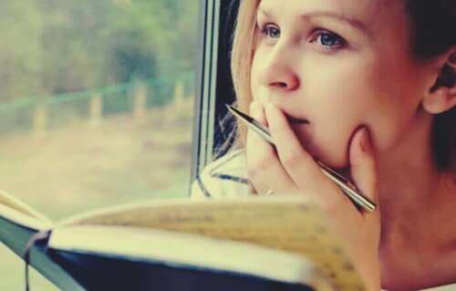 Opiskelu ääneen lukemalla voi olla tehokas tapa muistaa lukemaansa.