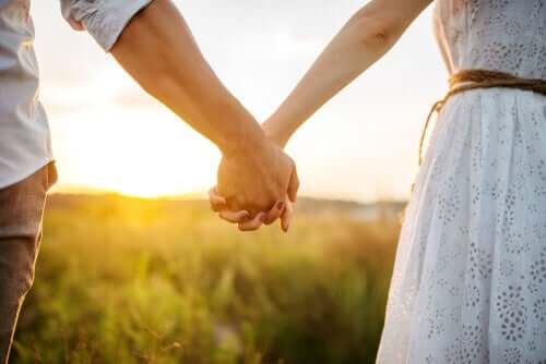 Useat tieteelliset tutkimukset ovat vuosien aikana kyenneet laskemaan suurin piirtein, kuinka kauan rakastuminen kestää