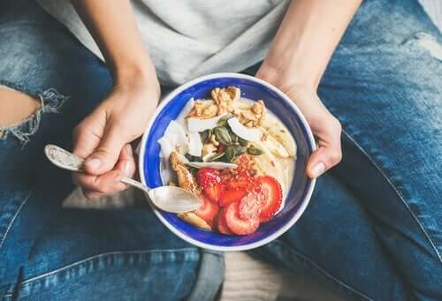 Tietoinen syöminen – ruoan kanssa ystävystyminen
