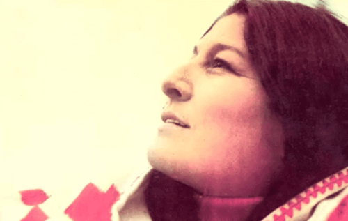 Mercedes Sosa oli etuoikeutetulla äänellä siunattu nainen, joka aloitti uransa vain 15 vuoden ikäisenä