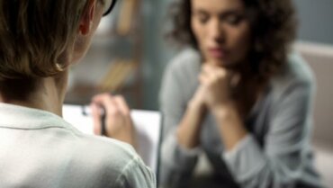 Miksi naiset opiskelevat enemmän psykologiaa? 12 neurotieteellistä syytä