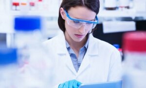 Naiset ja tytöt tieteenaloilla: tasa-arvoisen tulevaisuuden puolesta