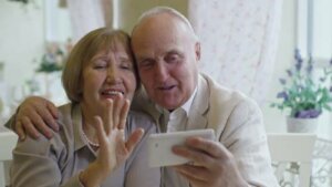 Isovanhemmat: kyllä me taas halaamme