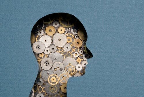 Multifokaalinen älykkyys raksuttaa mielessä.