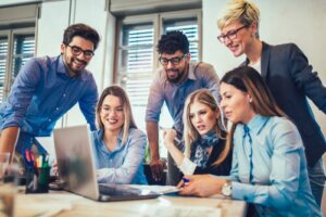 Ryhmäkoheesio: yhtenäisyyden ja suoriutumisen välinen suhde